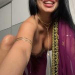 Nri South Indian Girl Wearing Saree